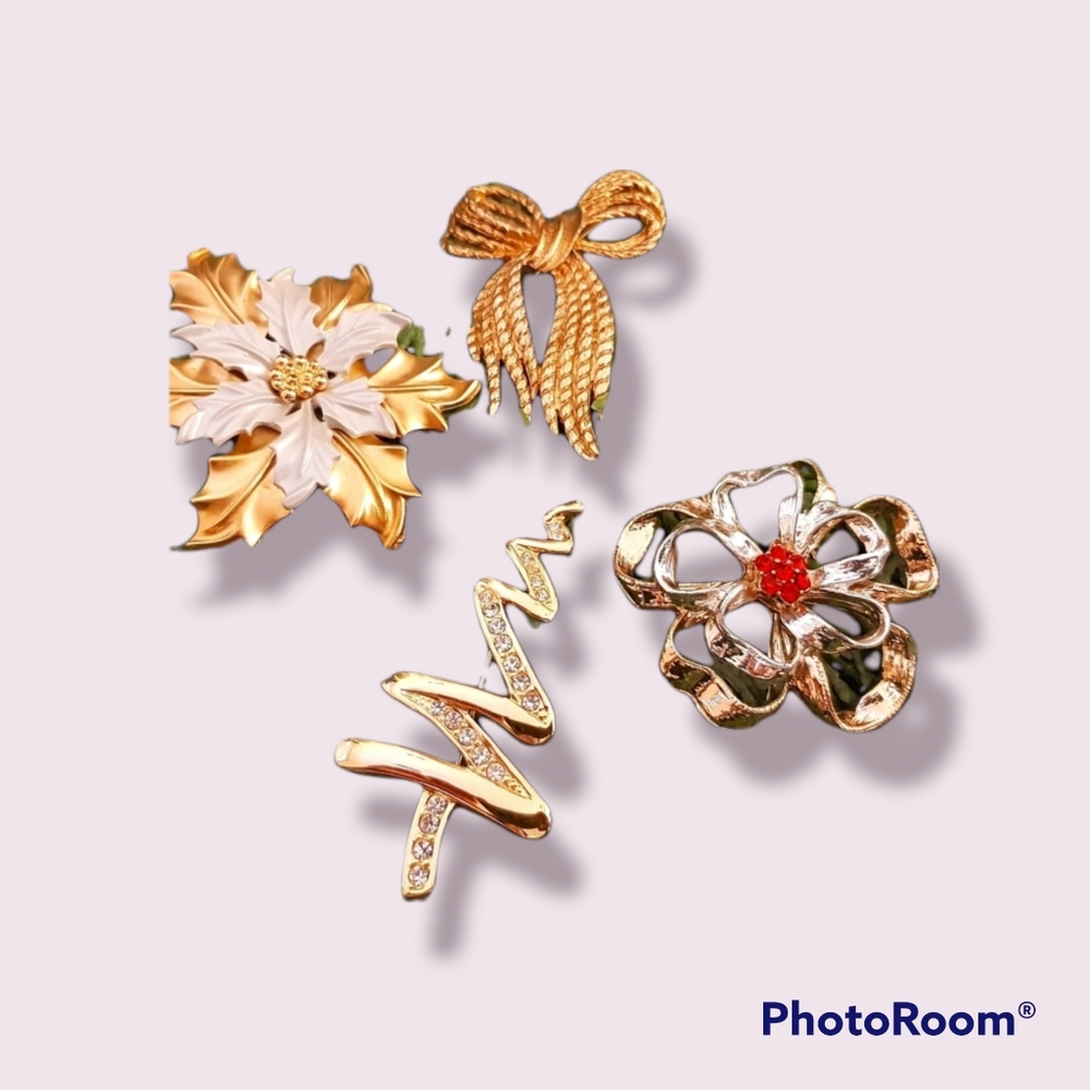 Bundle of brooches